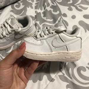 ⚪️ baby NIKEs ⚪️